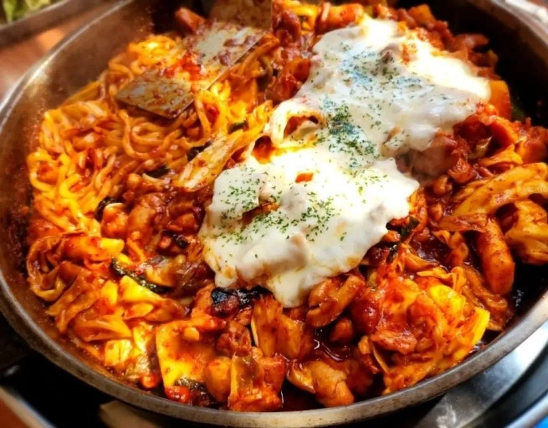 Halal cheese dakgalbi at K-Uncle Nong Chok, Bangkok